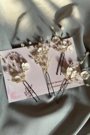 Witte bloem pins