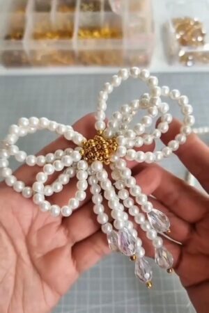 Strut pearl bow
