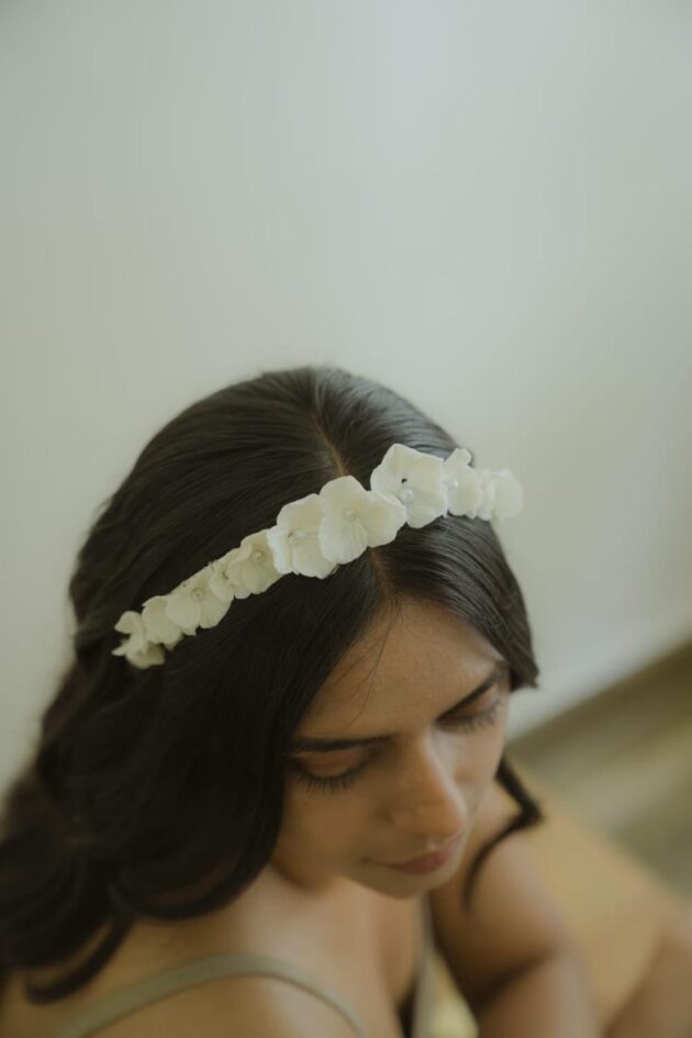 Haves clayflower hairband