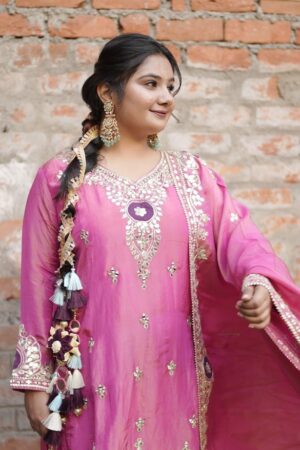 Noor-e-Nazaakat parandi